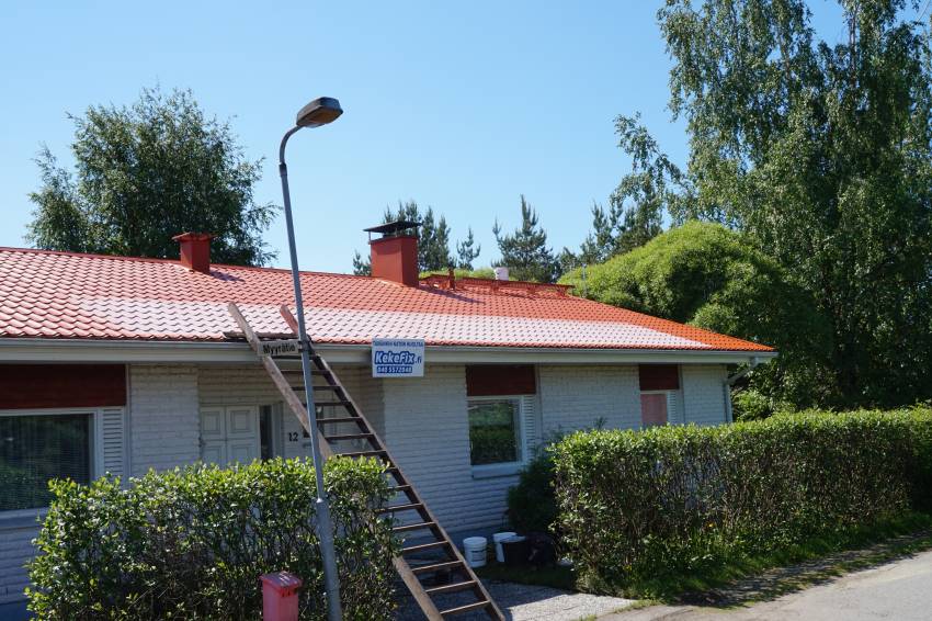 Peltikaton pohjamaalaus
